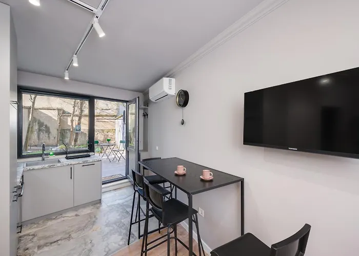Central Studios With Patio Close To Sea